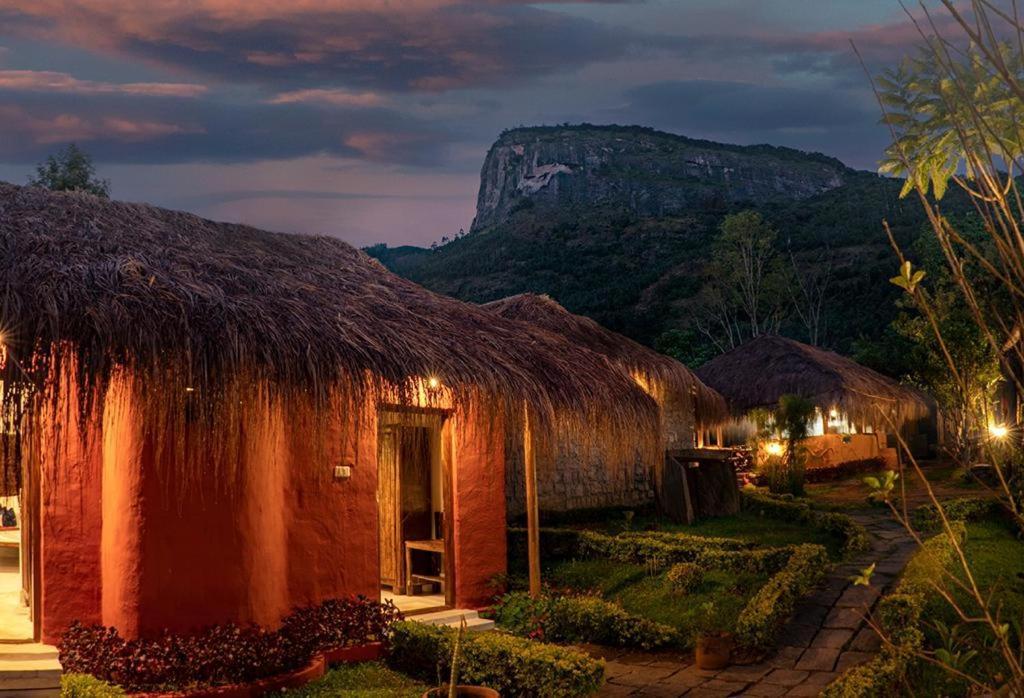 Deshadan Eco Valley Resort - An Eco Friendly Mud House Kanthalloor Esterno foto