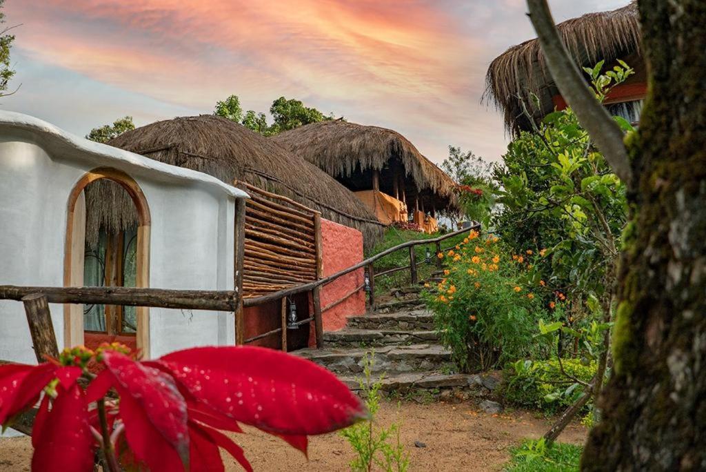 Deshadan Eco Valley Resort - An Eco Friendly Mud House Kanthalloor Esterno foto