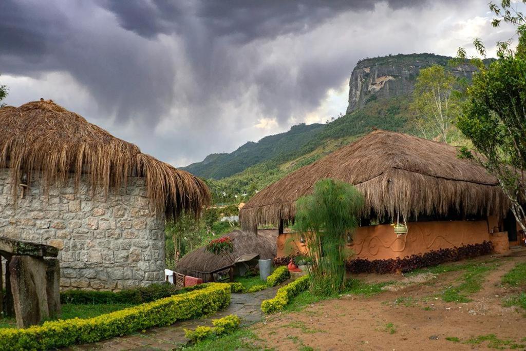 Deshadan Eco Valley Resort - An Eco Friendly Mud House Kanthalloor Esterno foto