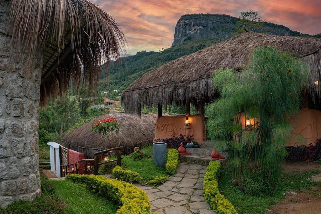 Deshadan Eco Valley Resort - An Eco Friendly Mud House Kanthalloor Esterno foto