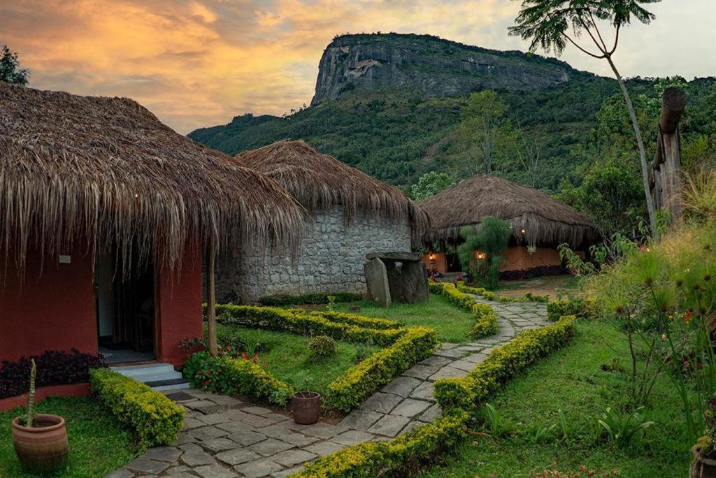 Deshadan Eco Valley Resort - An Eco Friendly Mud House Kanthalloor Esterno foto